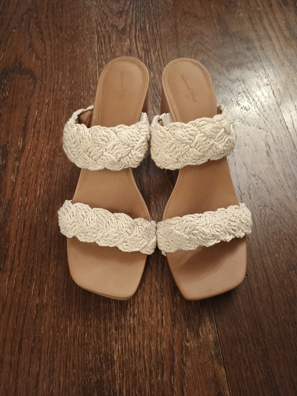 Universal Thread Stassi 3" Cool rounded Heels Sandal Slip On Crochet Strappy 12